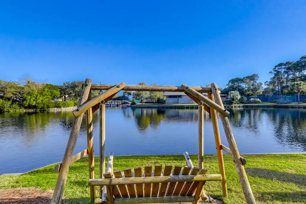 Spacious Condo with Beach Access, Shared Pool, Hot Tub, Ocean Views, and More