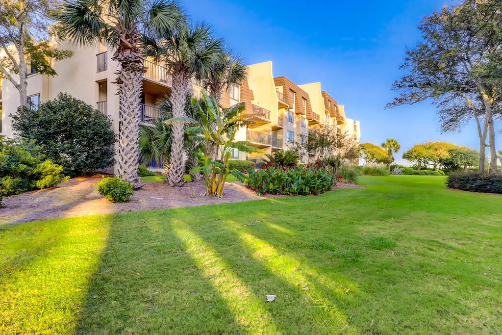Spacious Condo with Beach Access, Shared Pool, Hot Tub, Ocean Views, and More