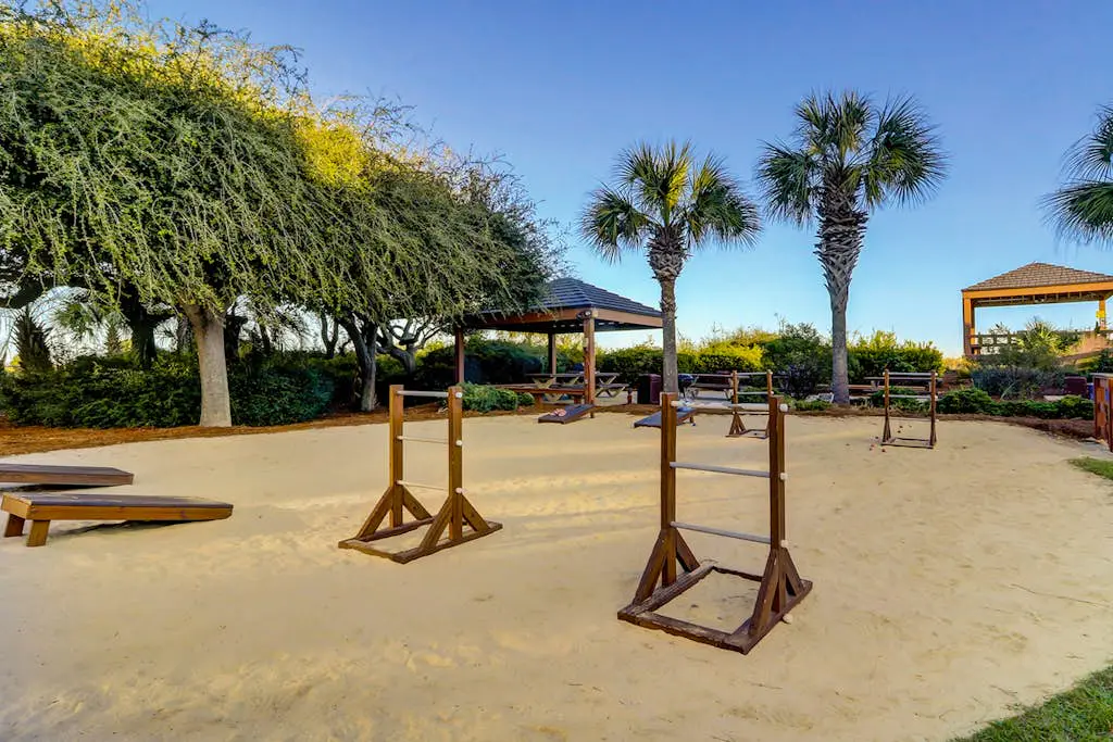 Spacious Condo with Beach Access, Shared Pool, Hot Tub, Ocean Views, and More