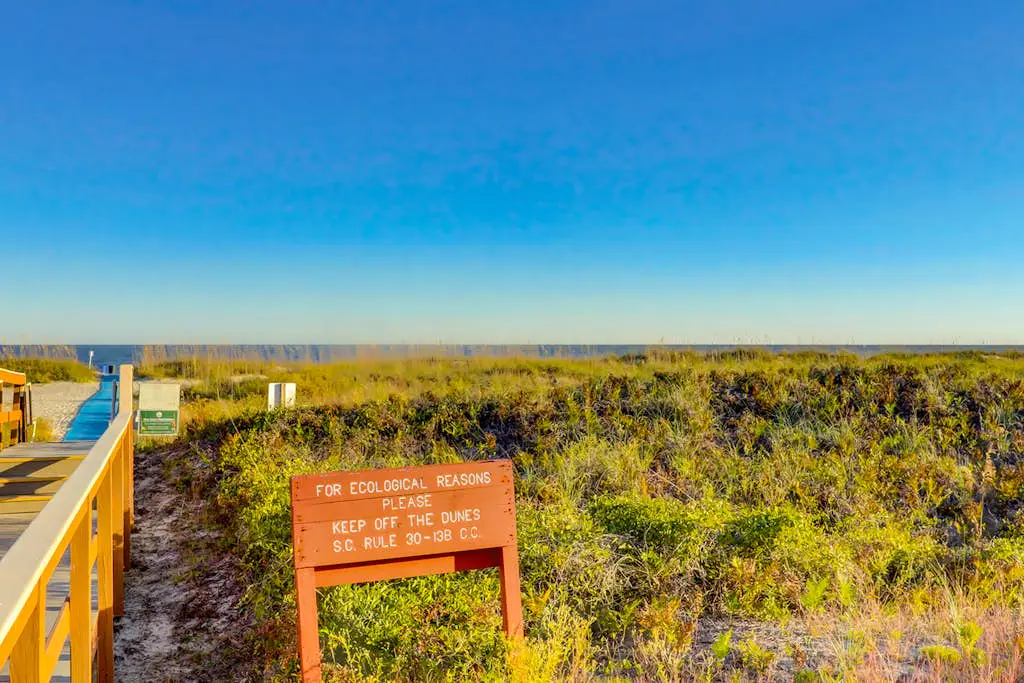 Spacious Condo with Beach Access, Shared Pool, Hot Tub, Ocean Views, and More