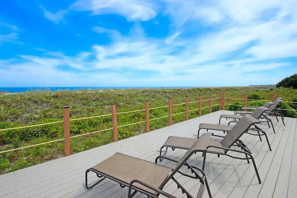 Spacious Condo with Beach Access, Shared Pool, Hot Tub, Ocean Views, and More