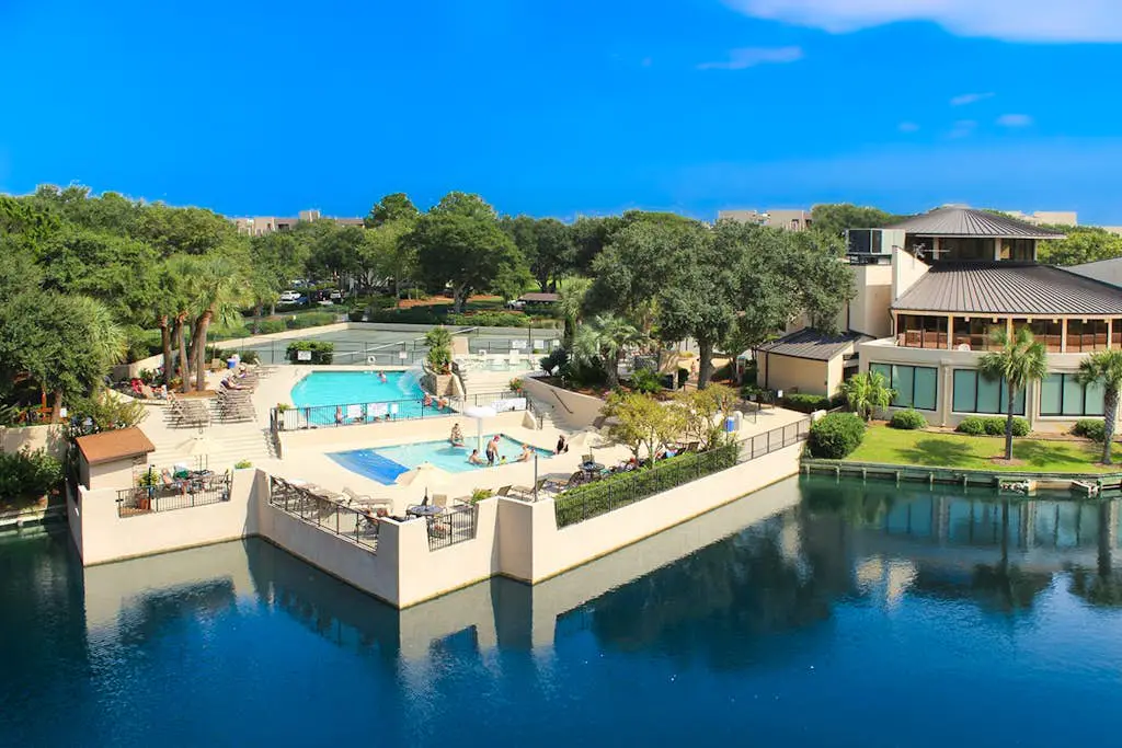 Spacious Condo with Beach Access, Shared Pool, Hot Tub, Ocean Views, and More