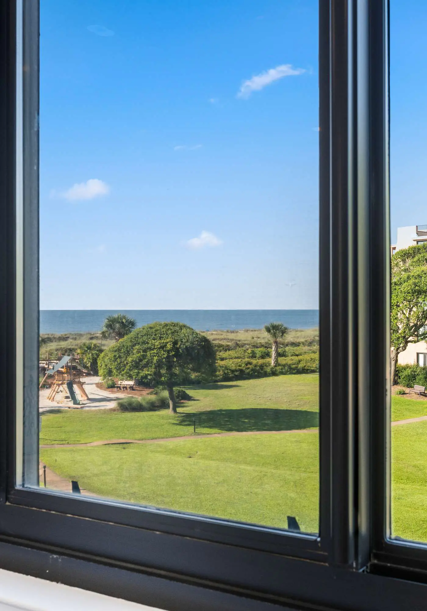 Spacious Condo with Beach Access, Shared Pool, Hot Tub, Ocean Views, and More