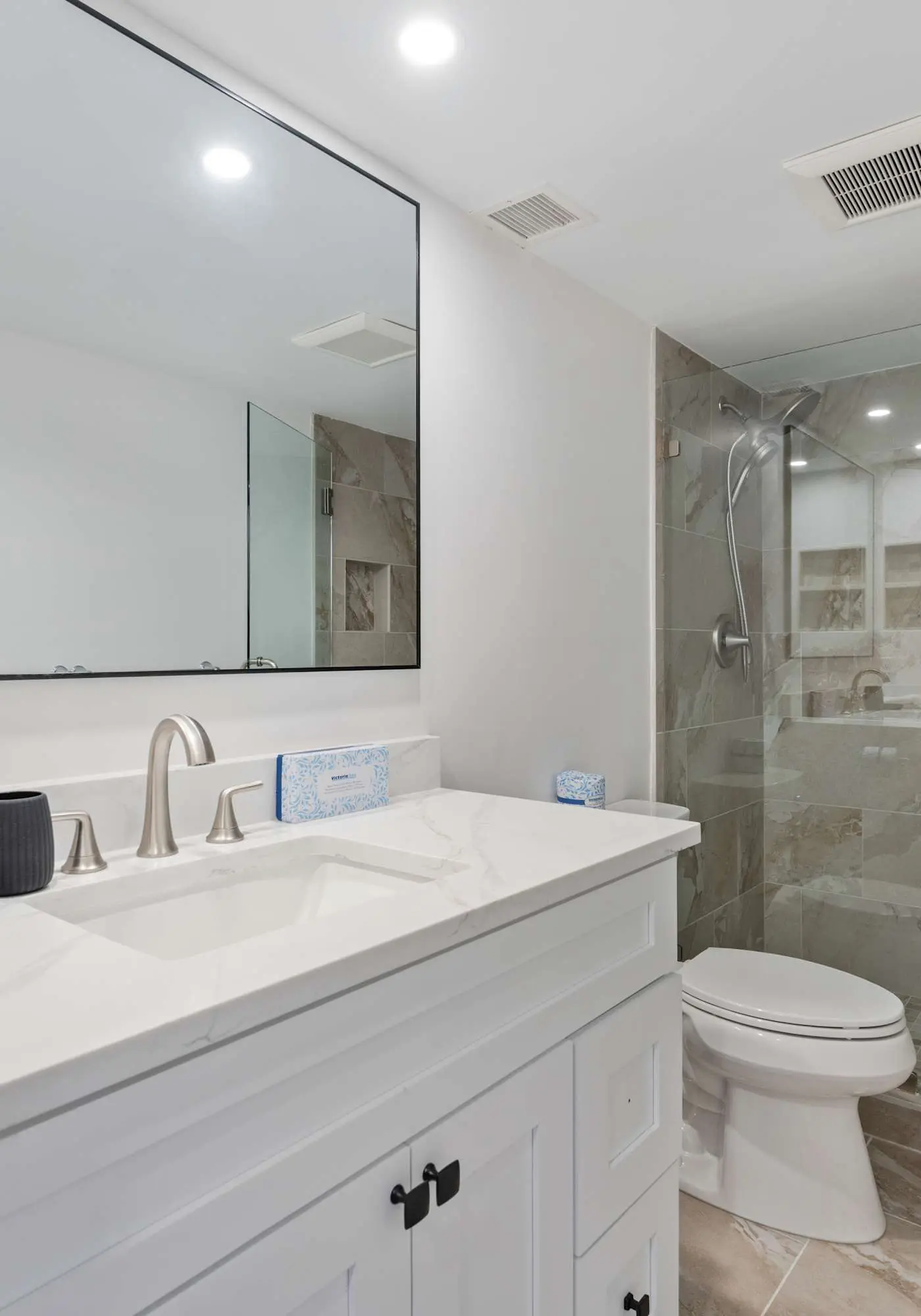 Spacious Condo with Beach Access, Shared Pool, Hot Tub, Ocean Views, and More