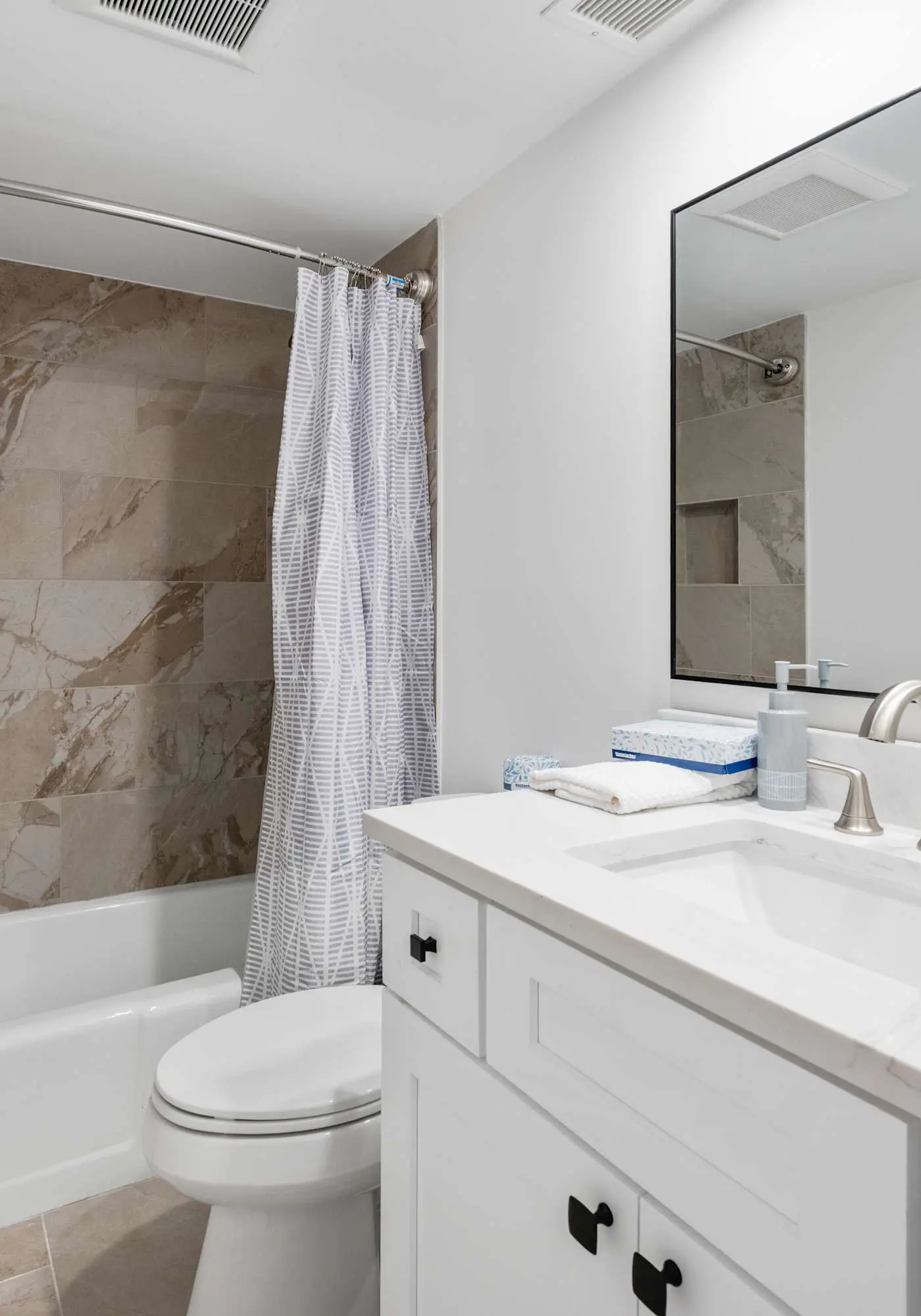 Spacious Condo with Beach Access, Shared Pool, Hot Tub, Ocean Views, and More