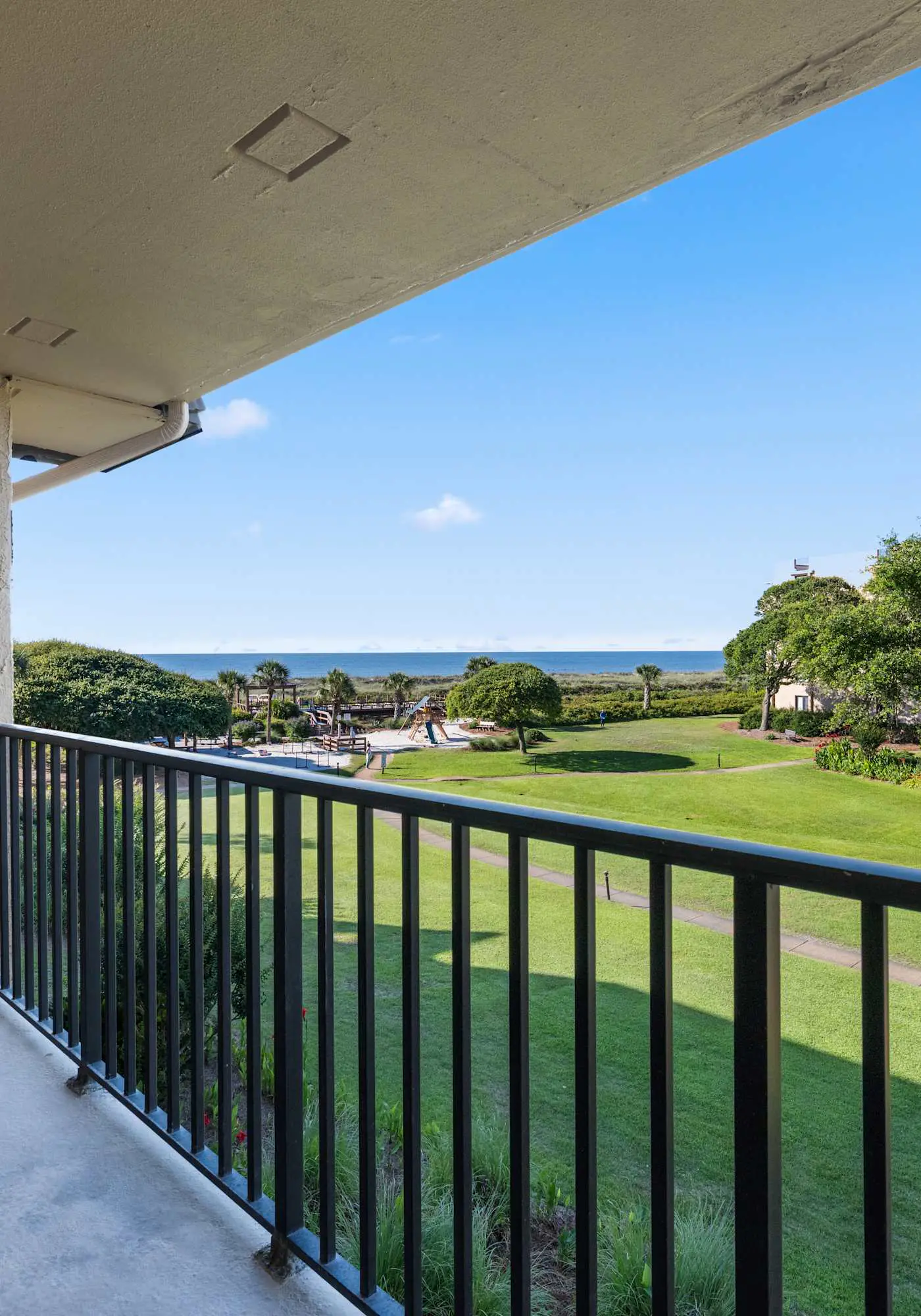 Spacious Condo with Beach Access, Shared Pool, Hot Tub, Ocean Views, and More