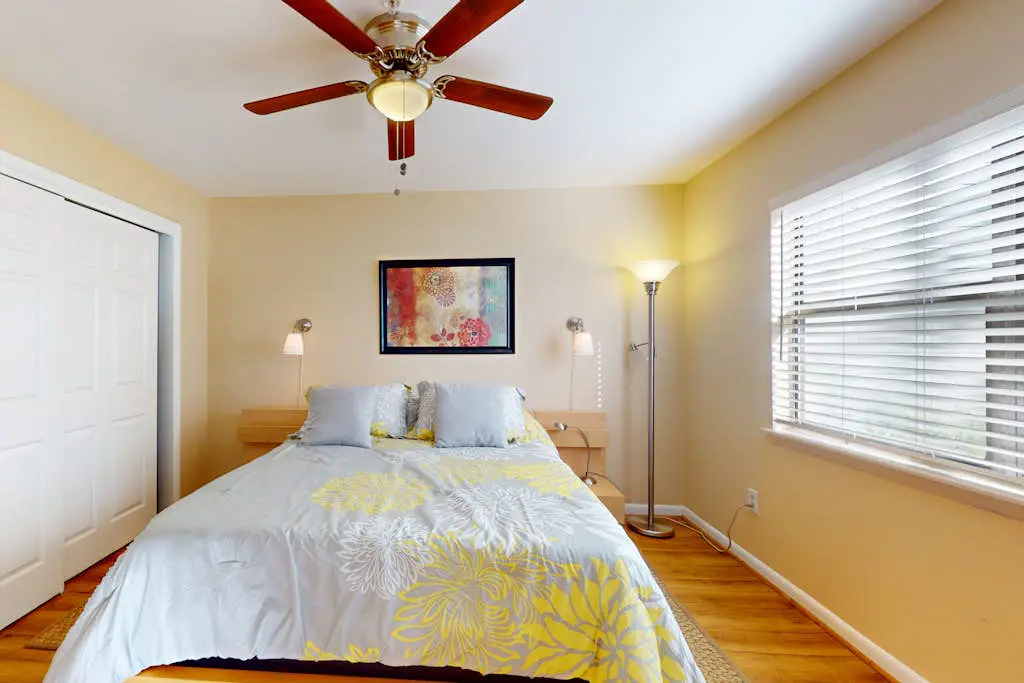Inviting Condo with pool, tennis court and close to Coligny Plaza and Beach