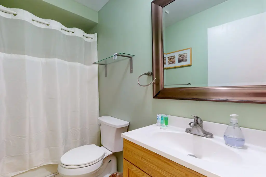 Inviting Condo with pool, tennis court and close to Coligny Plaza and Beach