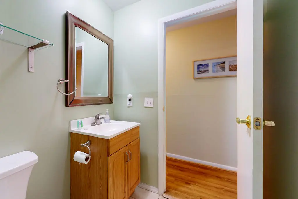 Inviting Condo with pool, tennis court and close to Coligny Plaza and Beach