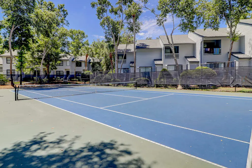 Inviting Condo with pool, tennis court and close to Coligny Plaza and Beach
