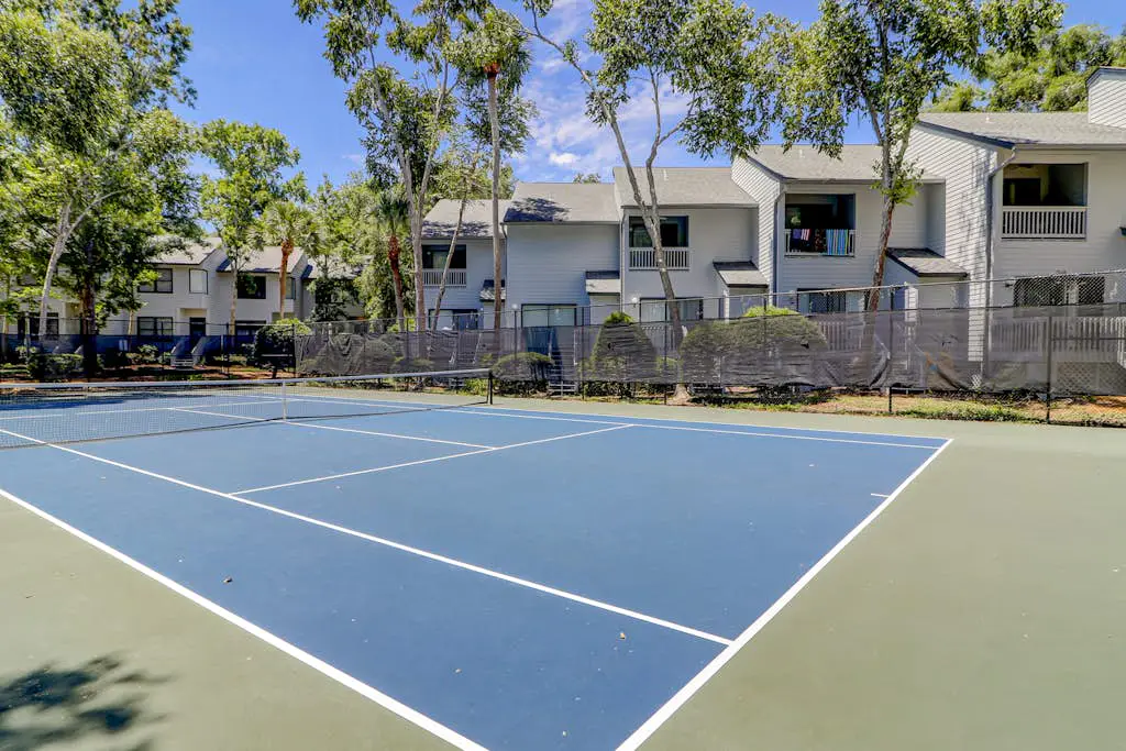 Inviting Condo with pool, tennis court and close to Coligny Plaza and Beach