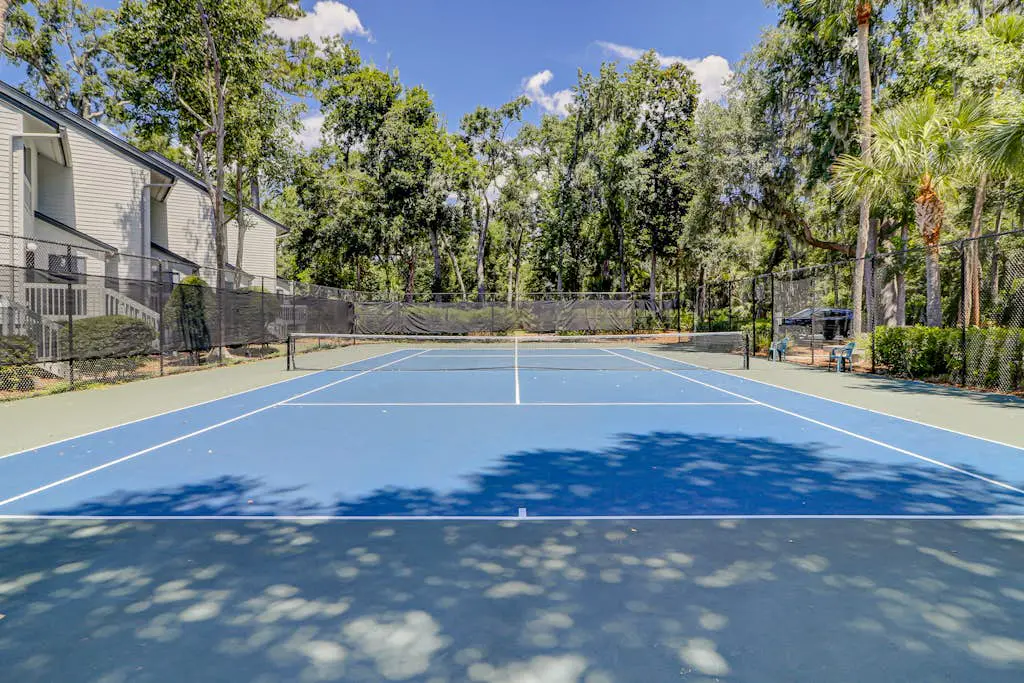 Inviting Condo with pool, tennis court and close to Coligny Plaza and Beach