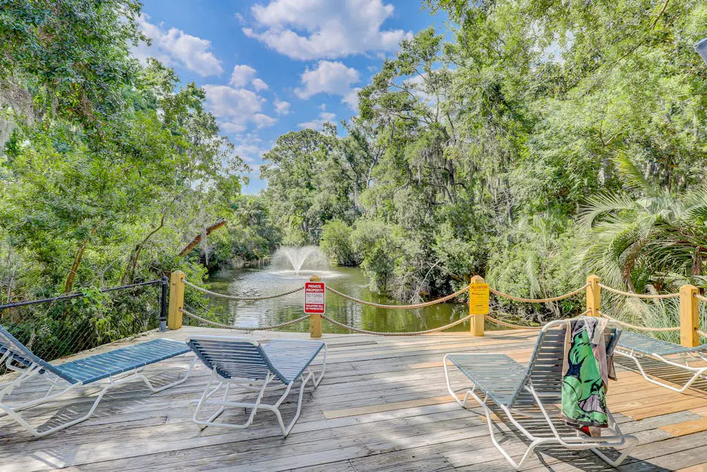Inviting Condo with pool, tennis court and close to Coligny Plaza and Beach