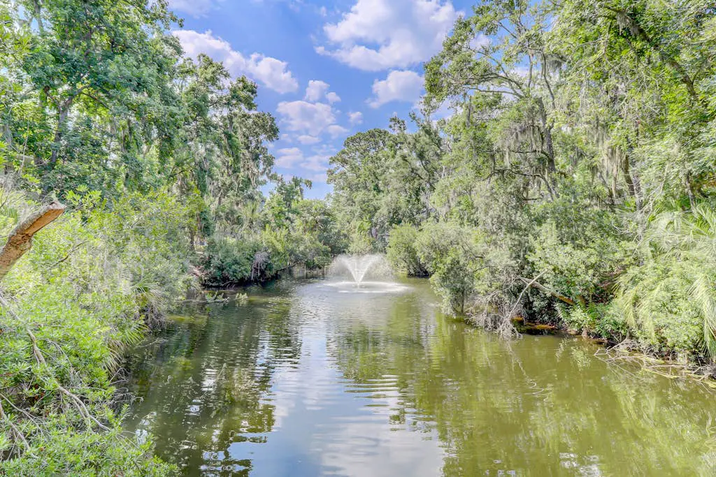 Inviting Condo with pool, tennis court and close to Coligny Plaza and Beach