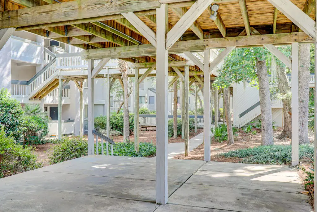 Inviting Condo with pool, tennis court and close to Coligny Plaza and Beach
