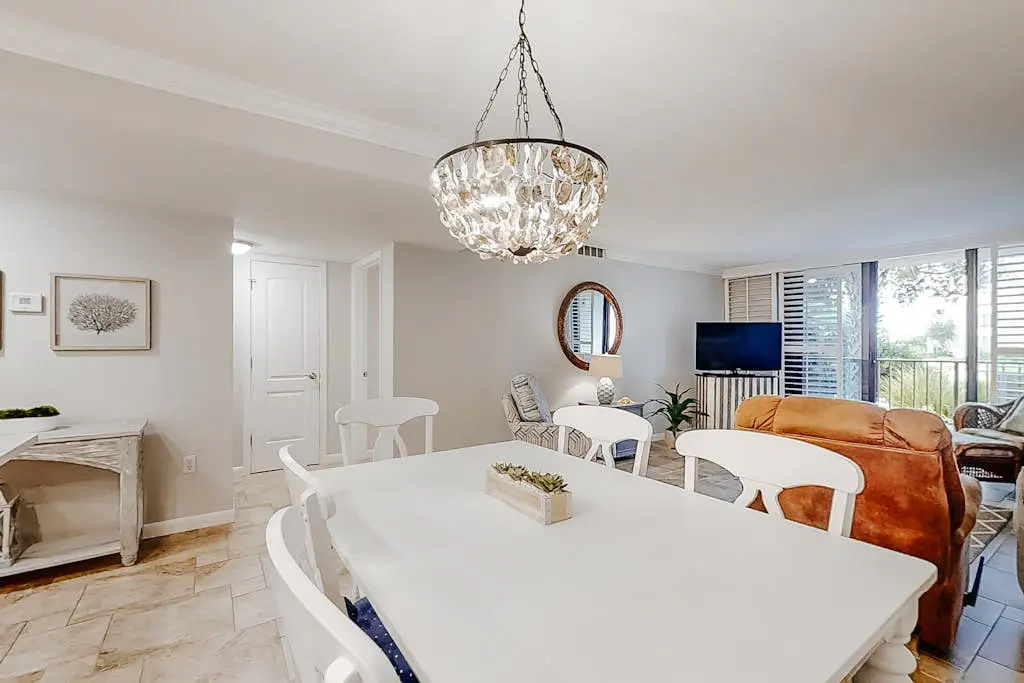 Family-Friendly Villa with Shared Pools and Hot Tub - Nearby Beach Access