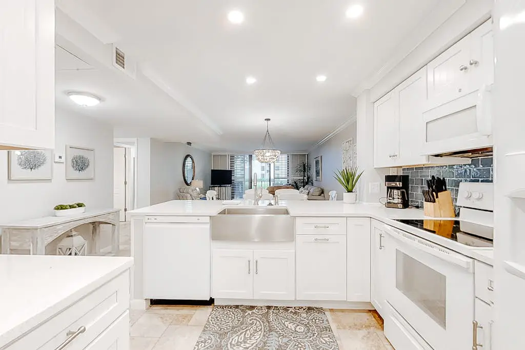 Family-Friendly Villa with Shared Pools and Hot Tub - Nearby Beach Access