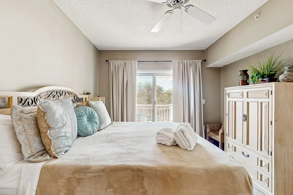 Waterfront Condo with Ocean Views, Shared Pool, Hot Tub, and Covered Balcony