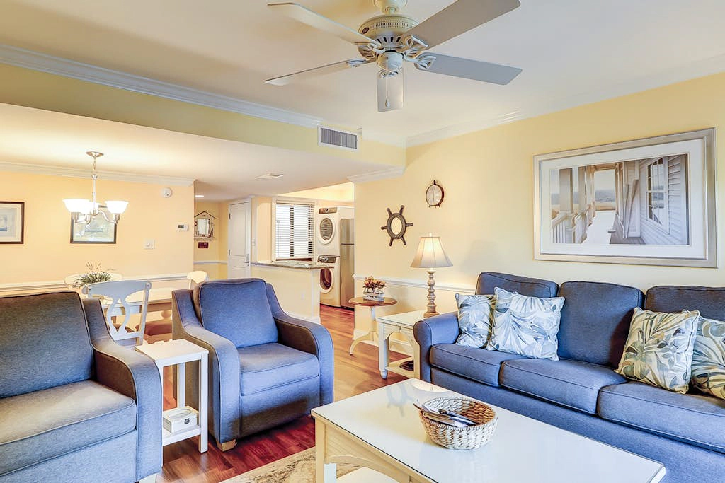 Quiet Hideaway with Pools, Hot Tub, Tennis & Easy Beach Access