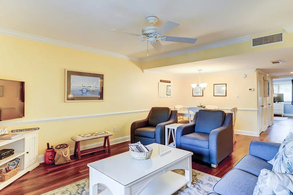 Quiet Hideaway with Pools, Hot Tub, Tennis & Easy Beach Access