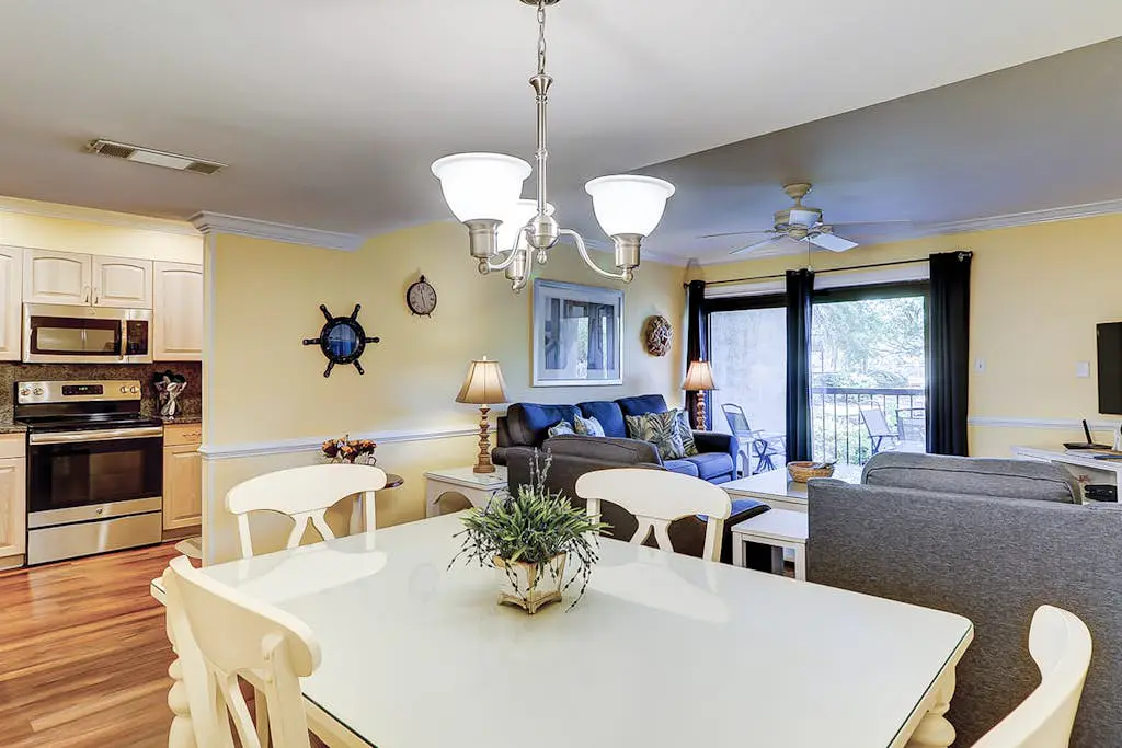 Quiet Hideaway with Pools, Hot Tub, Tennis & Easy Beach Access