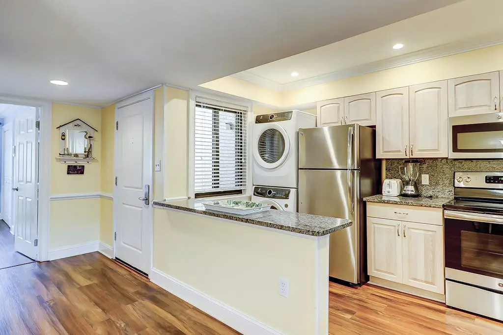 Quiet Hideaway with Pools, Hot Tub, Tennis & Easy Beach Access