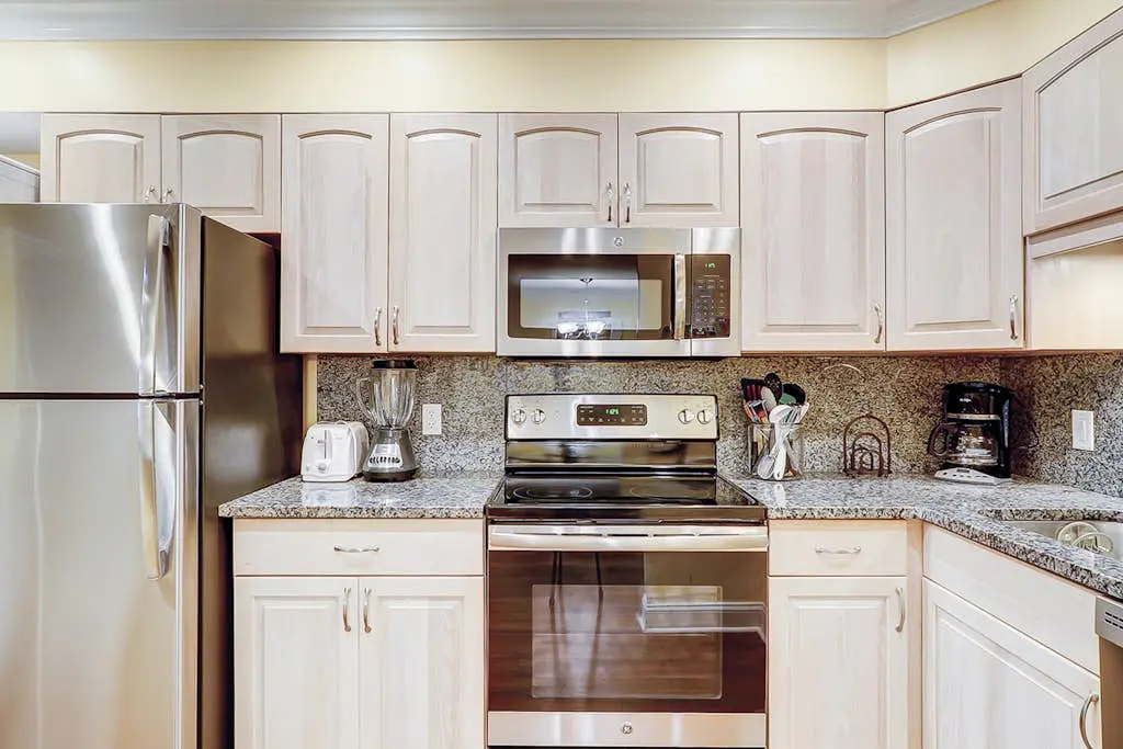 Quiet Hideaway with Pools, Hot Tub, Tennis & Easy Beach Access