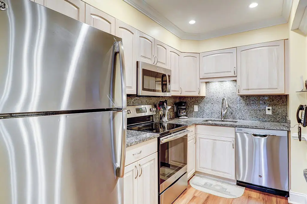 Quiet Hideaway with Pools, Hot Tub, Tennis & Easy Beach Access
