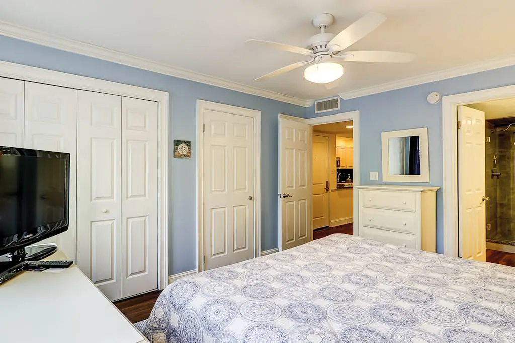 Quiet Hideaway with Pools, Hot Tub, Tennis & Easy Beach Access