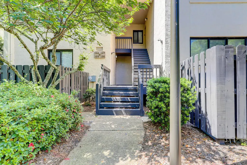 Quiet Hideaway with Pools, Hot Tub, Tennis & Easy Beach Access
