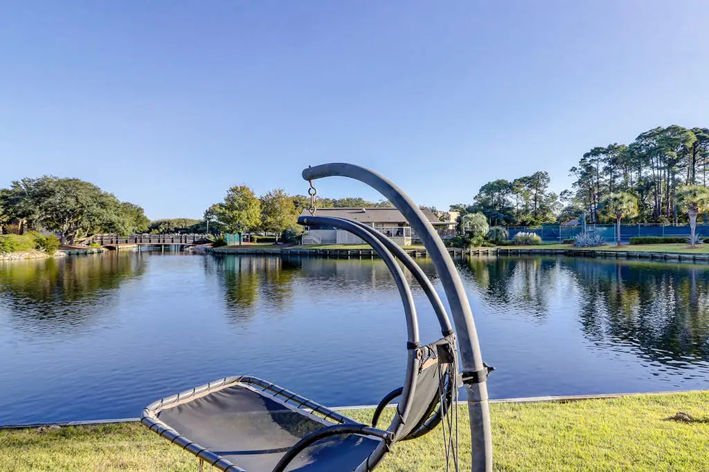 Quiet Hideaway with Pools, Hot Tub, Tennis & Easy Beach Access