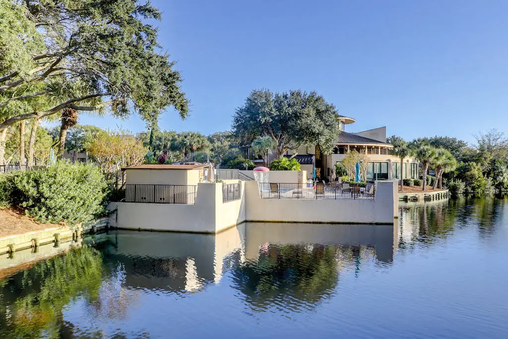 Quiet Hideaway with Pools, Hot Tub, Tennis & Easy Beach Access