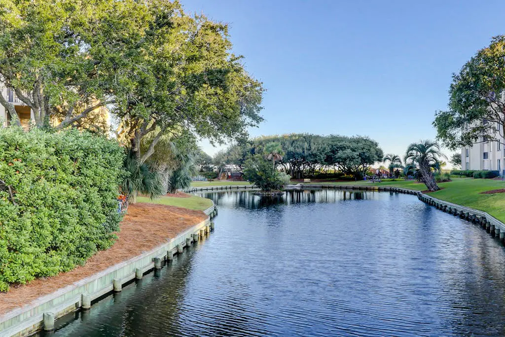 Quiet Hideaway with Pools, Hot Tub, Tennis & Easy Beach Access