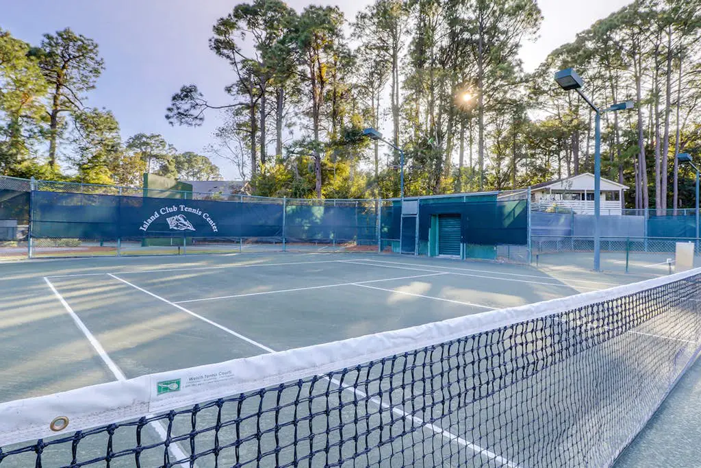 Quiet Hideaway with Pools, Hot Tub, Tennis & Easy Beach Access