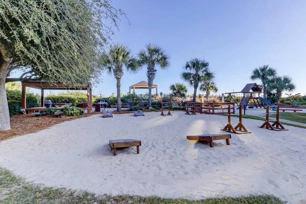 Quiet Hideaway with Pools, Hot Tub, Tennis & Easy Beach Access
