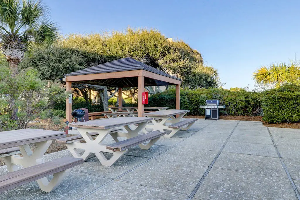 Quiet Hideaway with Pools, Hot Tub, Tennis & Easy Beach Access