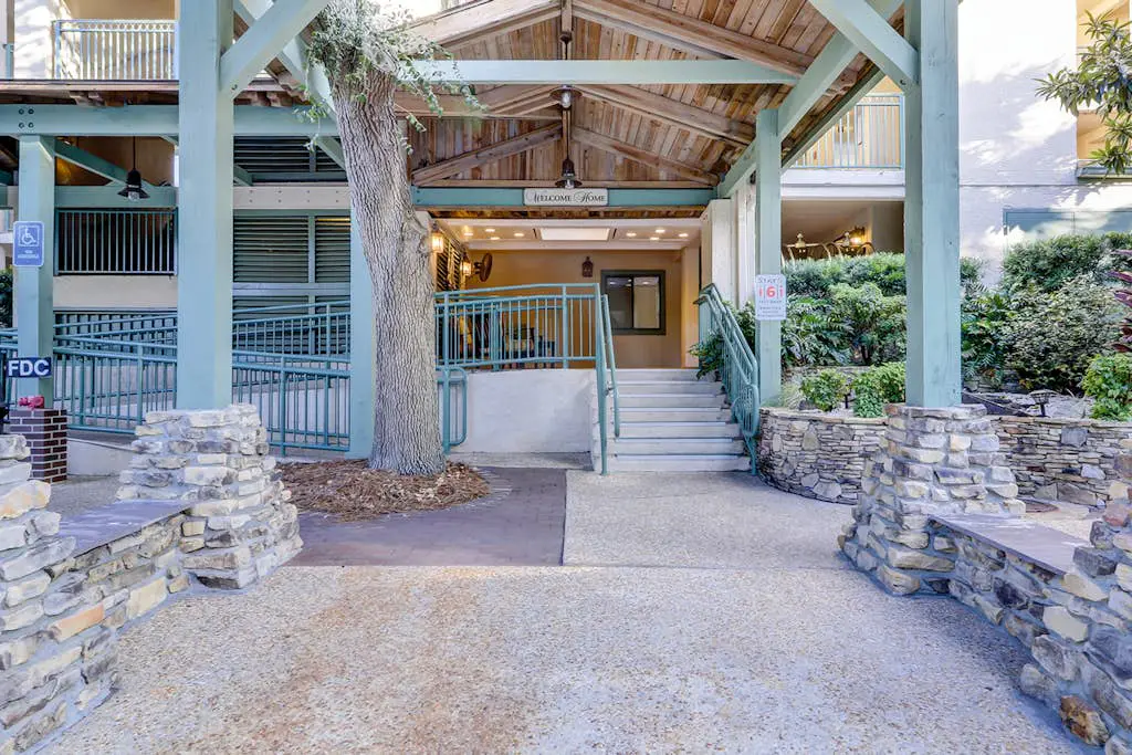Quiet Hideaway with Pools, Hot Tub, Tennis & Easy Beach Access