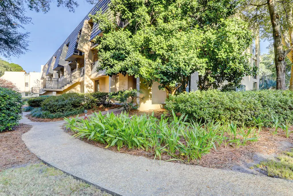 Quiet Hideaway with Pools, Hot Tub, Tennis & Easy Beach Access