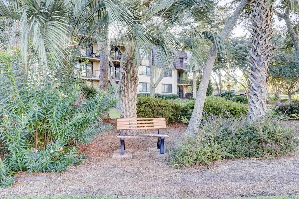 Quiet Hideaway with Pools, Hot Tub, Tennis & Easy Beach Access