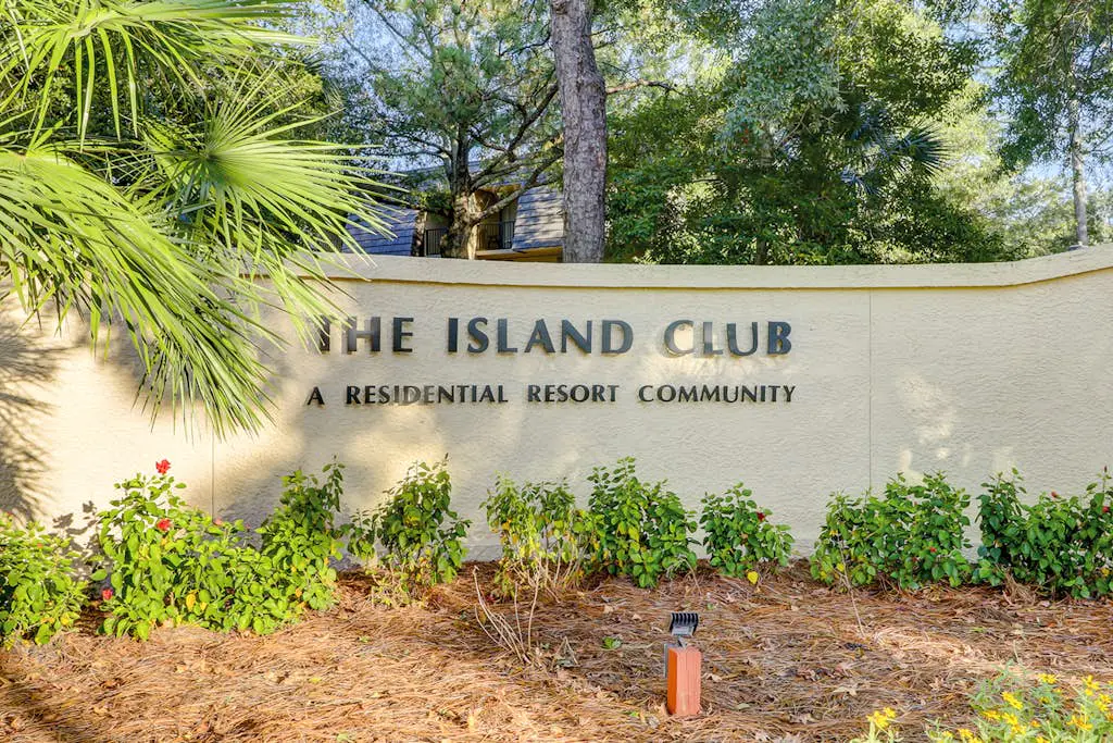 Quiet Hideaway with Pools, Hot Tub, Tennis & Easy Beach Access