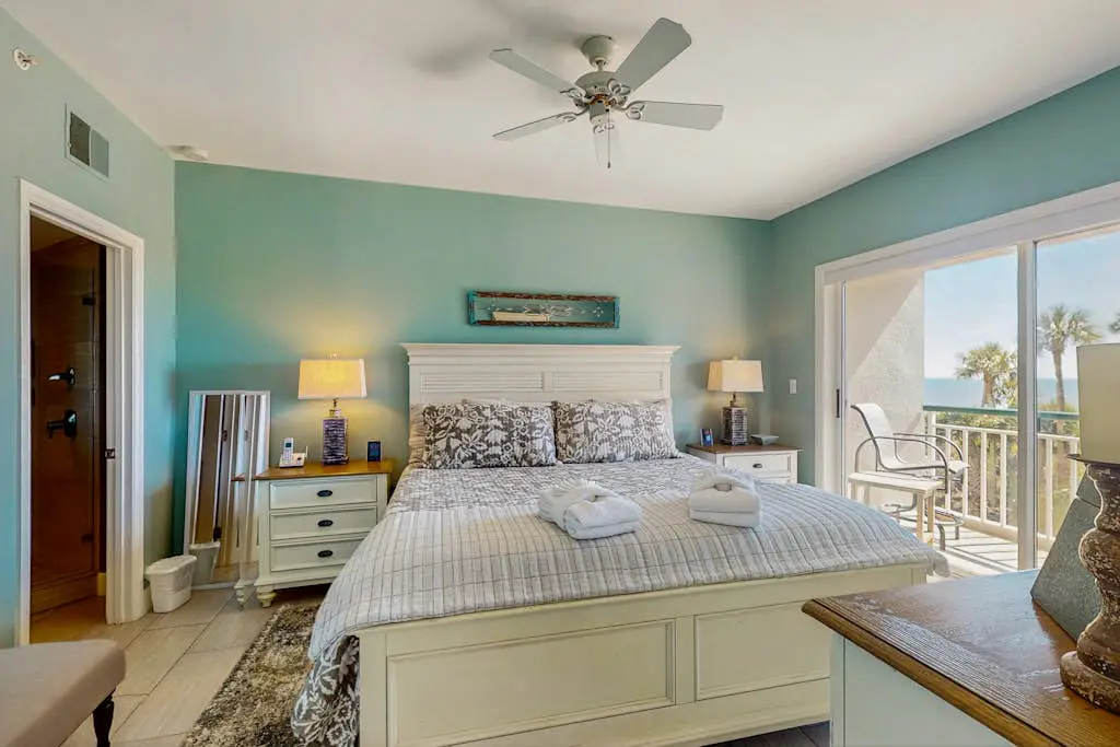 A spacious condo with community pool, hot tub, and oceanfront views