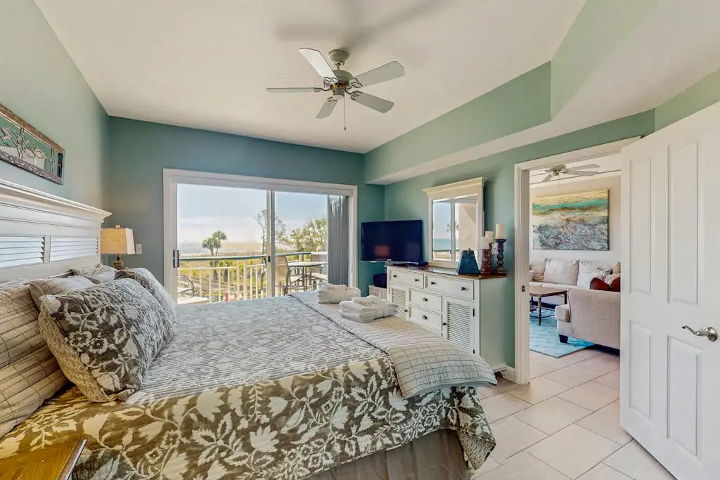 A spacious condo with community pool, hot tub, and oceanfront views