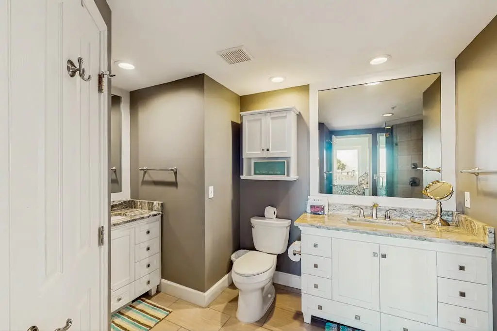 A spacious condo with community pool, hot tub, and oceanfront views