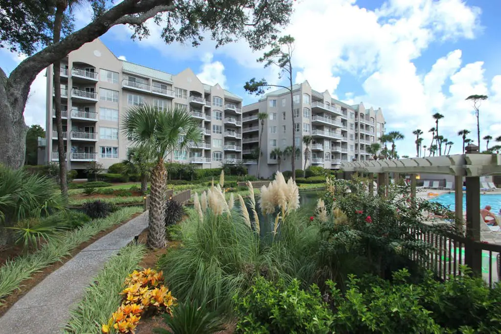 A spacious condo with community pool, hot tub, and oceanfront views
