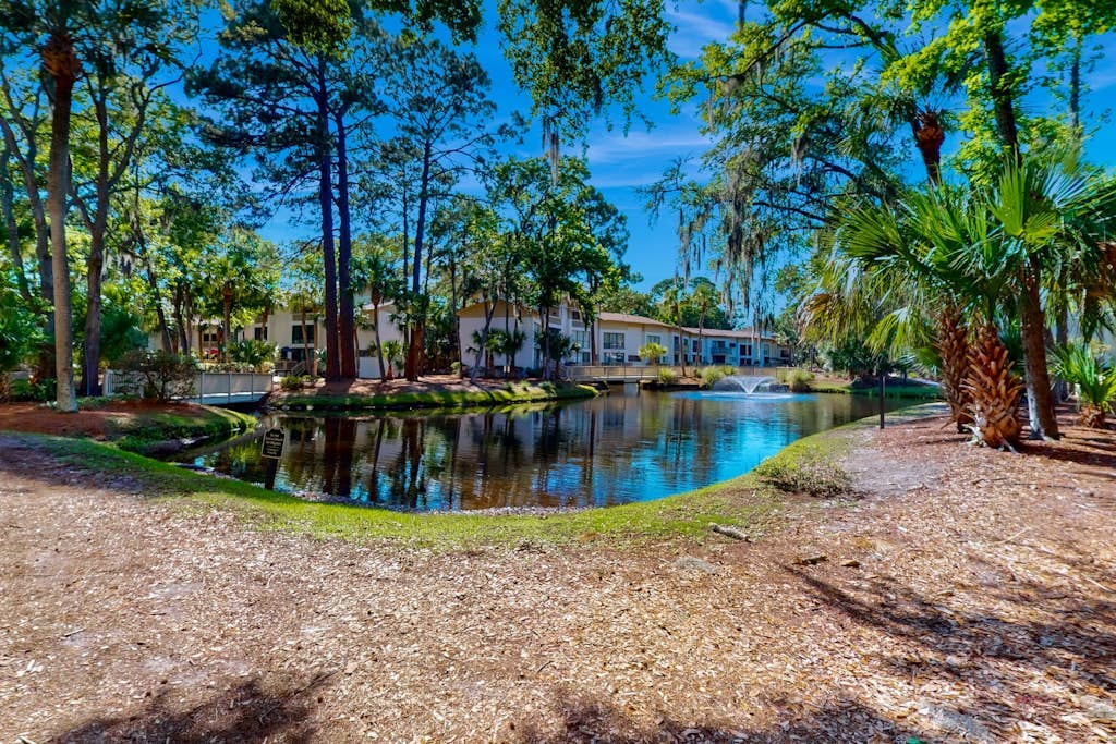 Desirable location with 2 Pools, Walk to Exclusive Beach Cabana