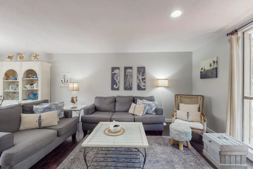 Desirable location with 2 Pools, Walk to Exclusive Beach Cabana
