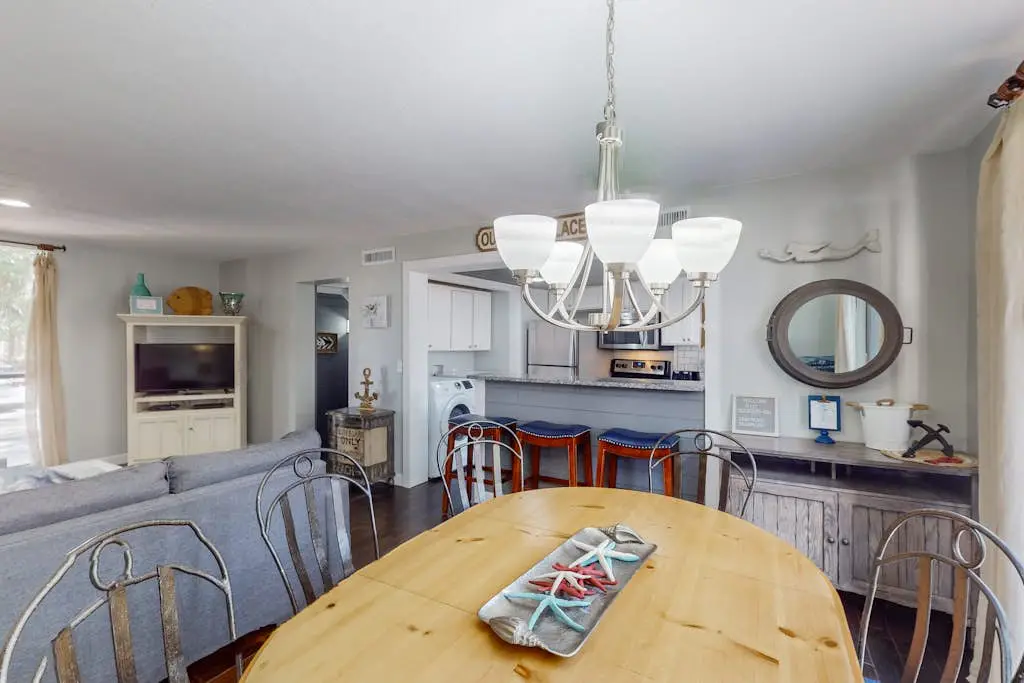 Desirable location with 2 Pools, Walk to Exclusive Beach Cabana