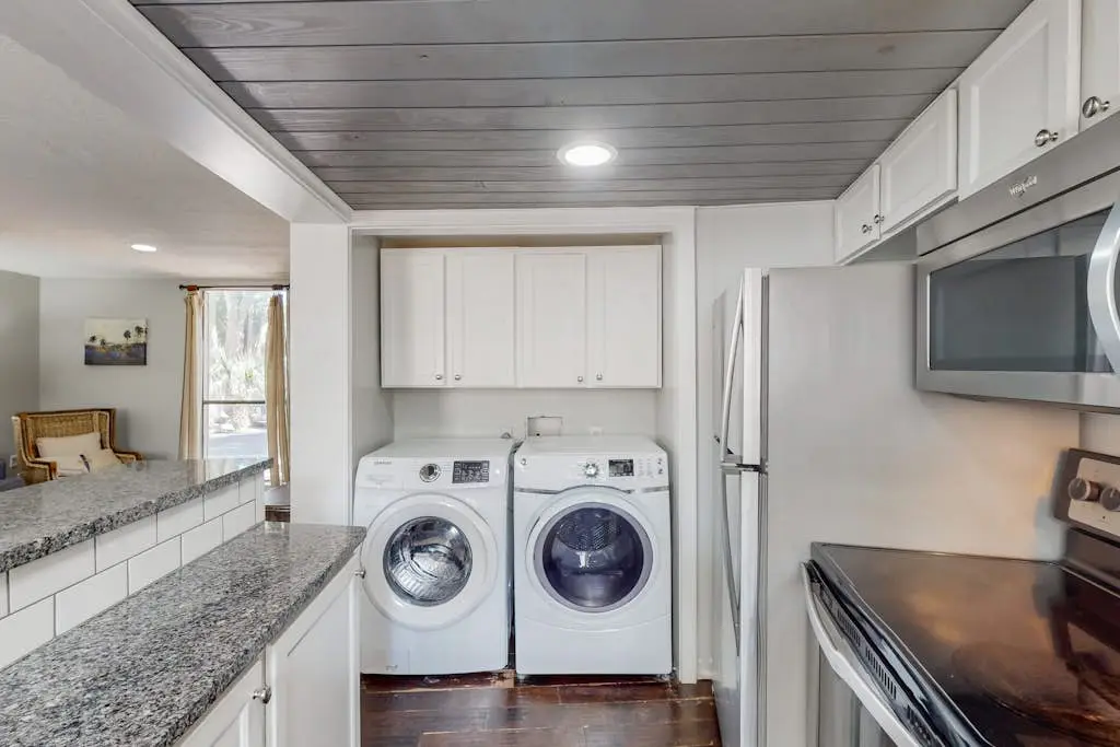 Desirable location with 2 Pools, Walk to Exclusive Beach Cabana