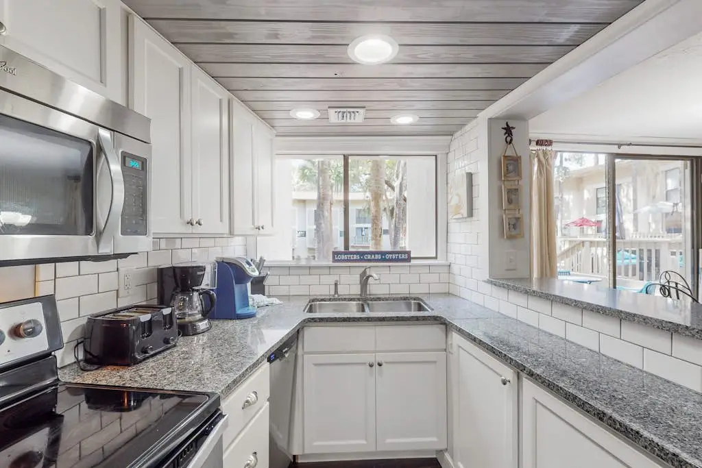 Desirable location with 2 Pools, Walk to Exclusive Beach Cabana