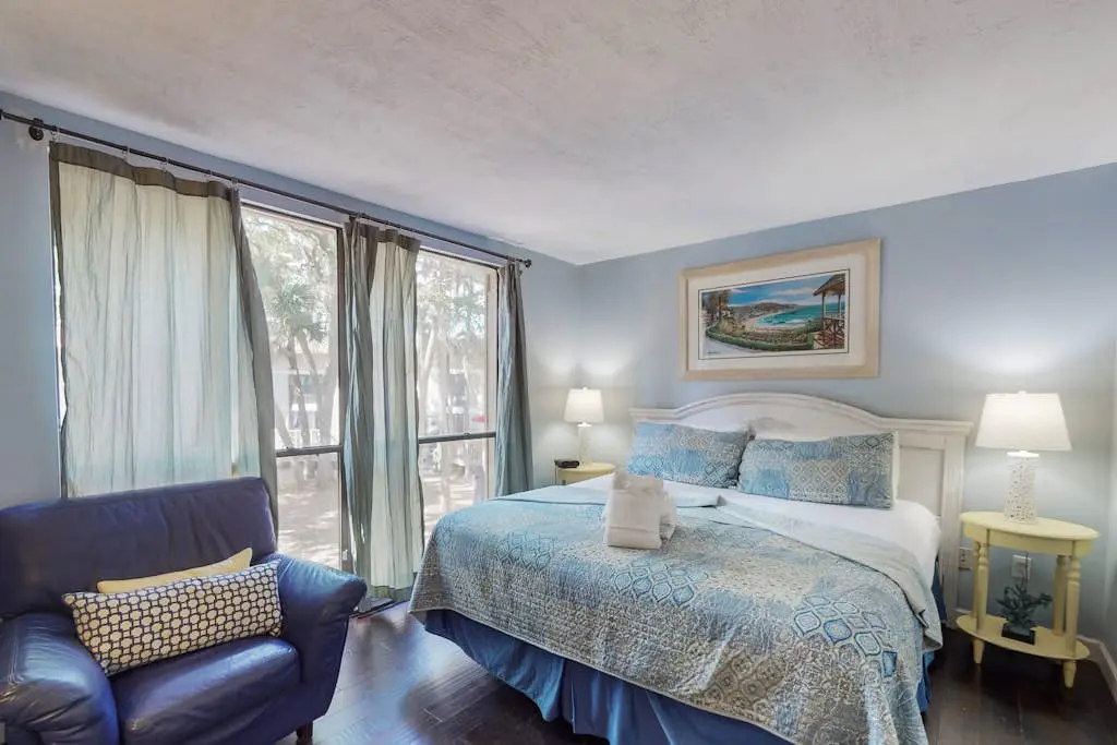 Desirable location with 2 Pools, Walk to Exclusive Beach Cabana